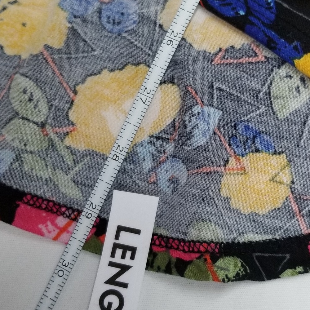 ✅Lularoe XS Roses Irma Tunic Tee - P - Picture 6 of 7